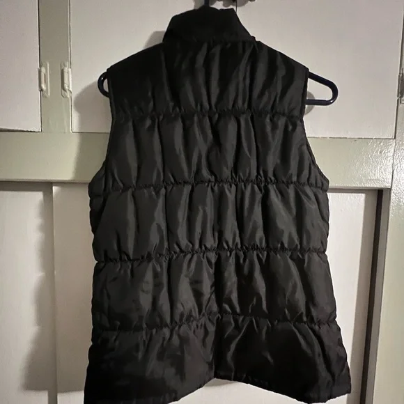 Women’s M Merona Puffer Vest - Reversible - Picture 3 of 13